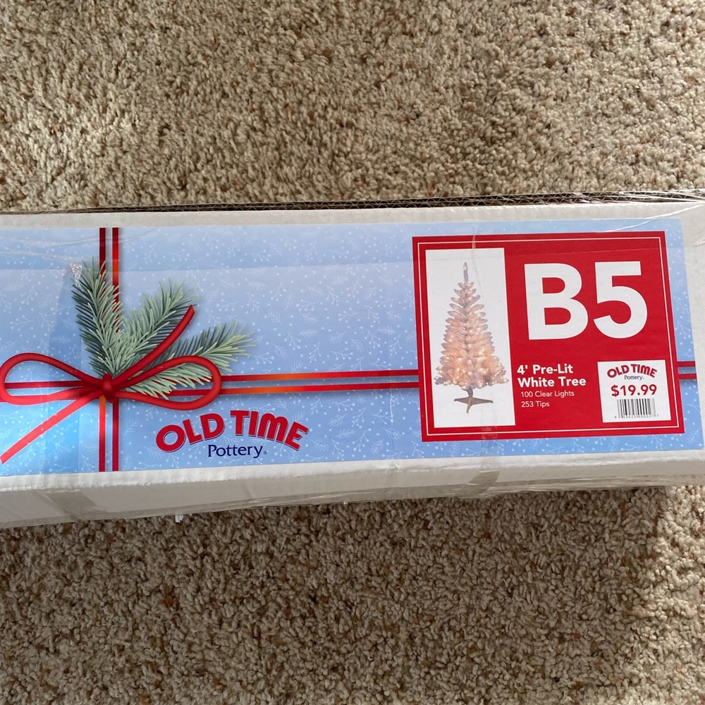 4’ Pre-Lit white Christmas tree